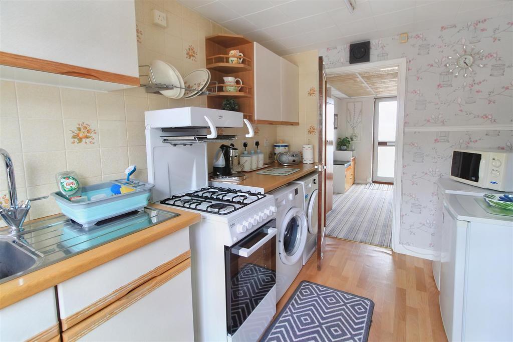 Farnborough Road, Clifton, Nottingham 4 bed terraced house for sale £