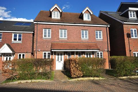 3 bedroom semi-detached house for sale - Cowden Close, Farnham