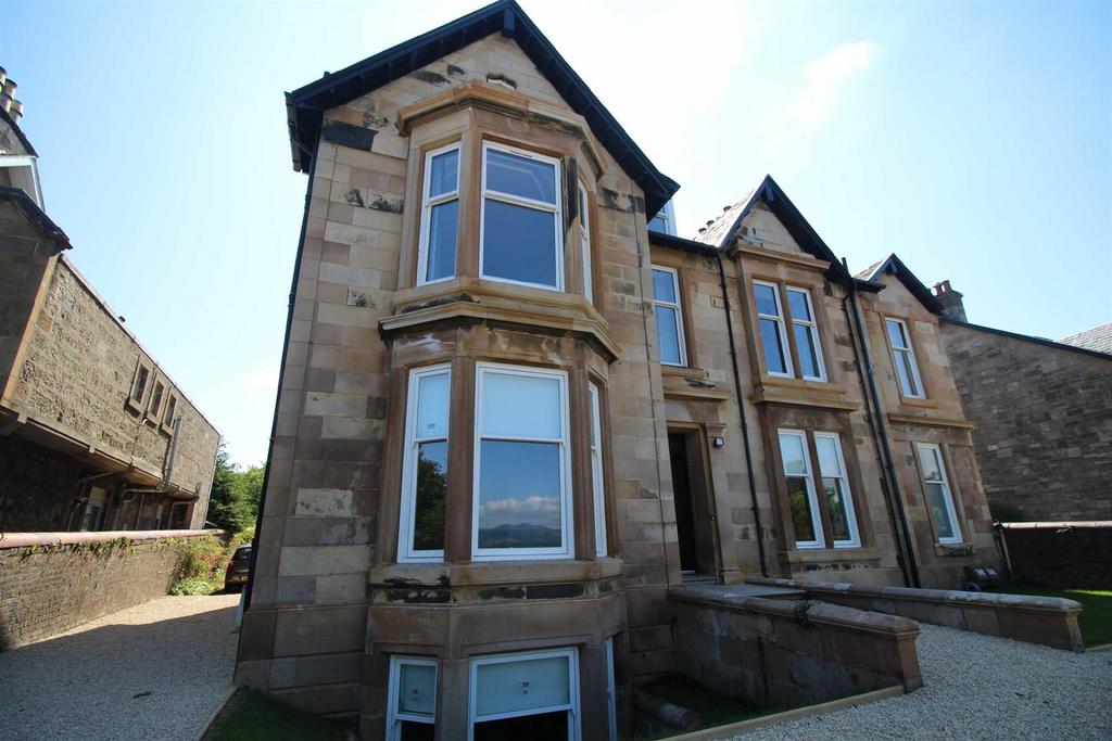 Esplanade Greenock 3 bed flat £1,200 pcm (£277 pw)
