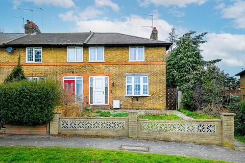 3 bedroom end of terrace house for sale - Rectory Crescent, Wanstead