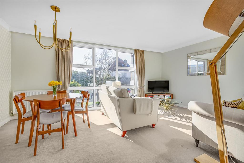 Howards Lane, Putney 2 bed flat £495,000