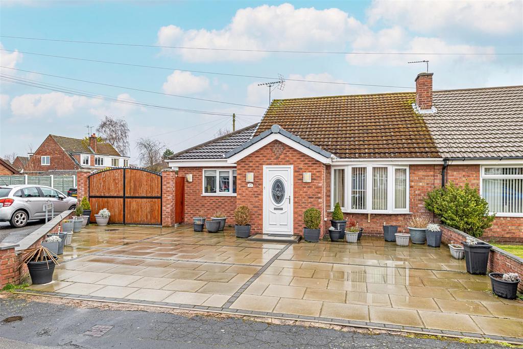 Thetford Road, Great Sankey, Warrington 2 bed semidetached bungalow for sale £285,000