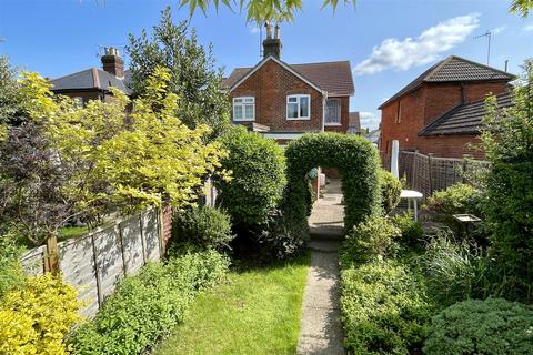 39 Hare Lane, Godalming, GU7 3EE