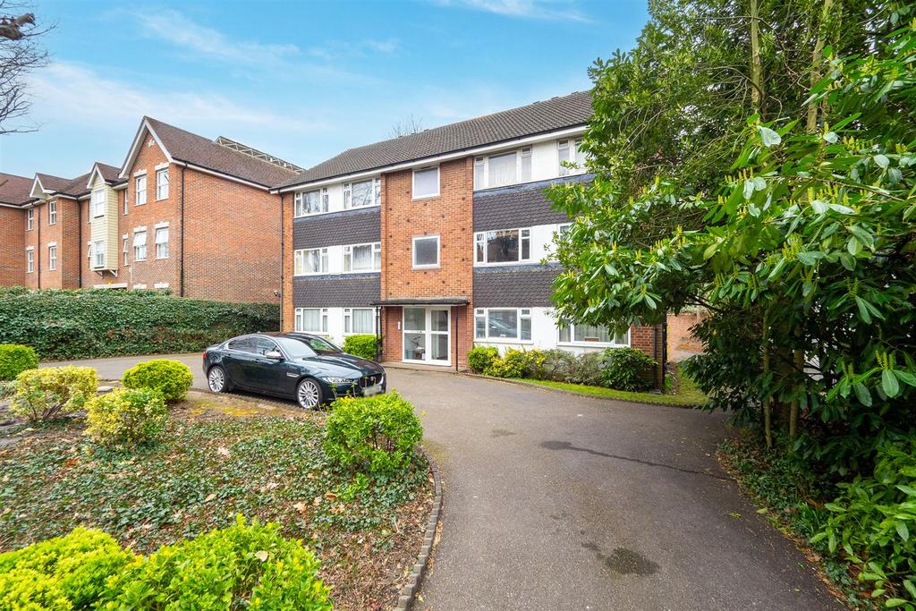 Overton Road, Sutton 2 Bed Apartment For Sale - £375,000