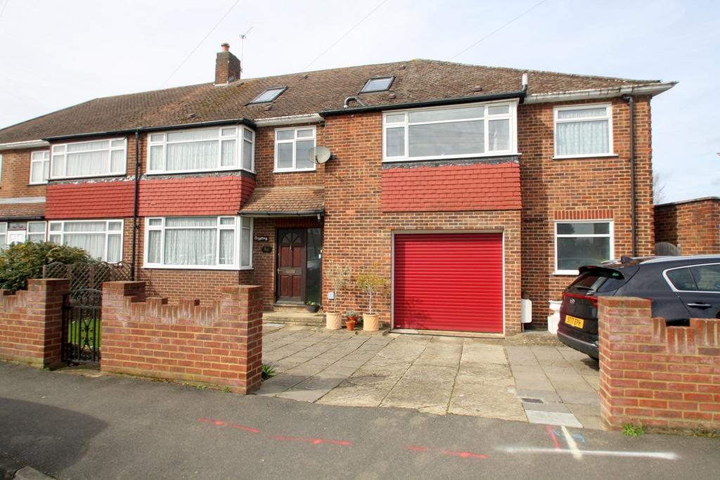 Harvest Road, FELTHAM, TW13 7 bed semidetached house £670,000