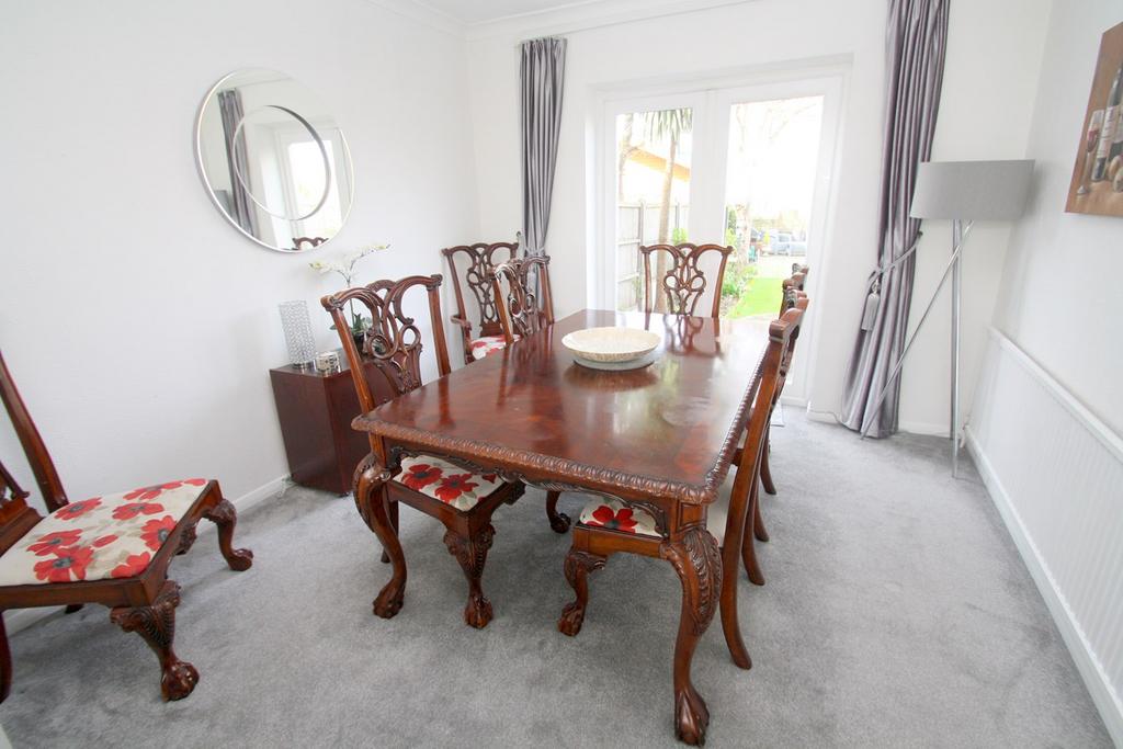 Harvest Road, FELTHAM, TW13 7 bed semidetached house £670,000