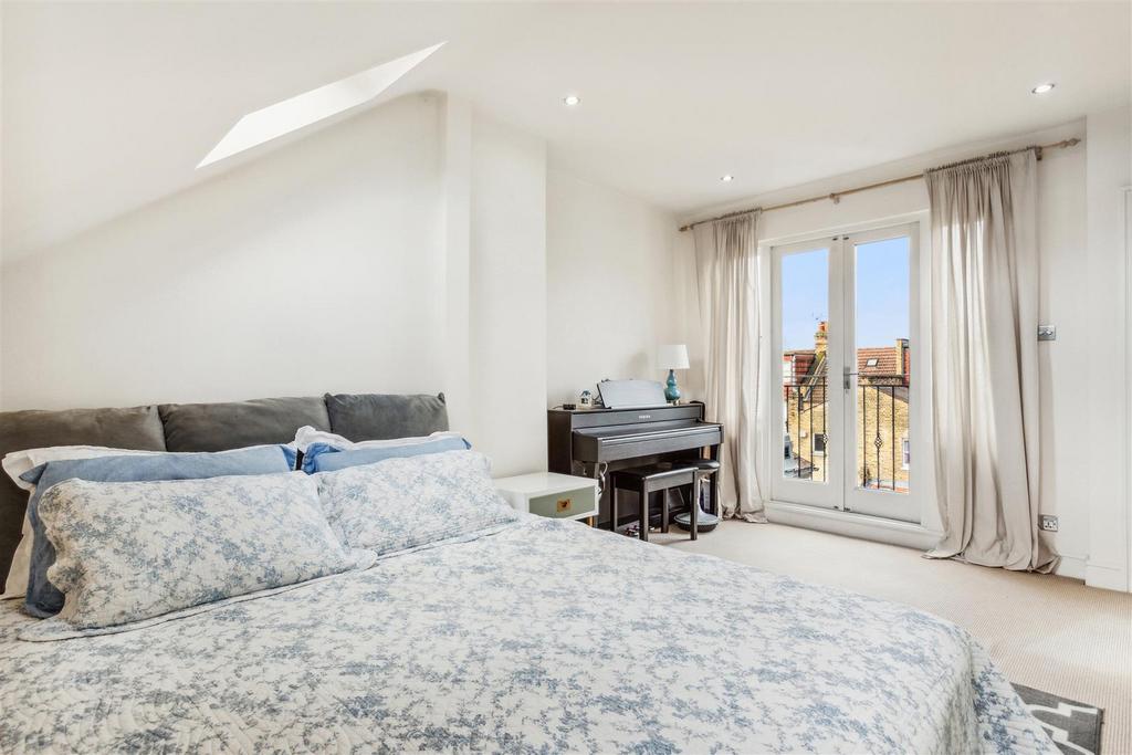 For Sale Fielding road W4