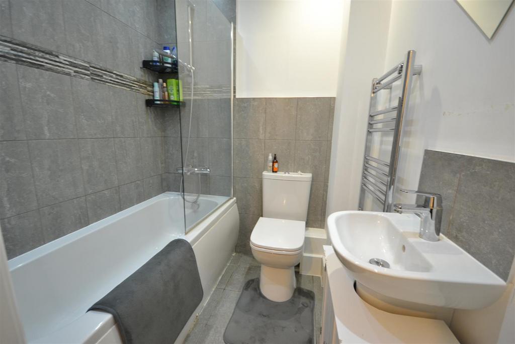 Bathroom suite