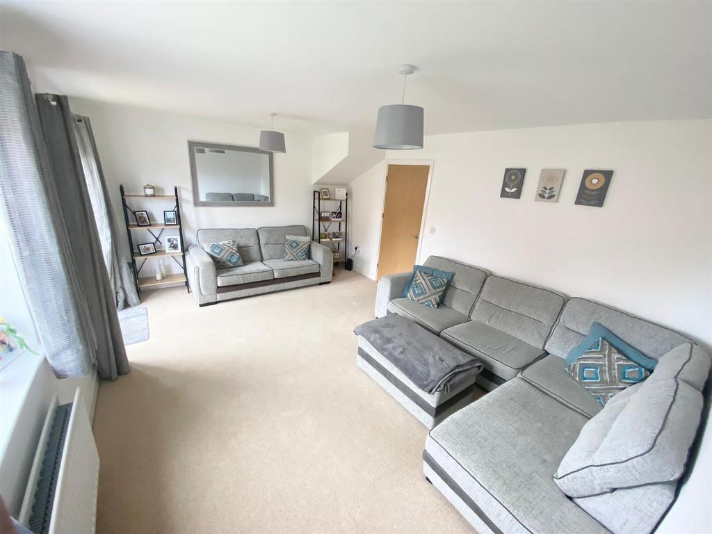 Hunts Grove Drive, Hardwicke, Gloucester 3 bed end of terrace house £