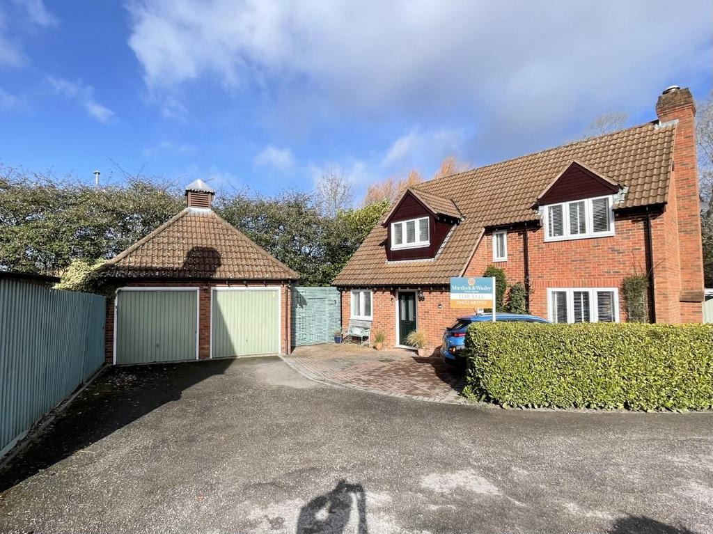 Valerian Close, Abbeymead, Gloucester 4 bed detached house for sale £