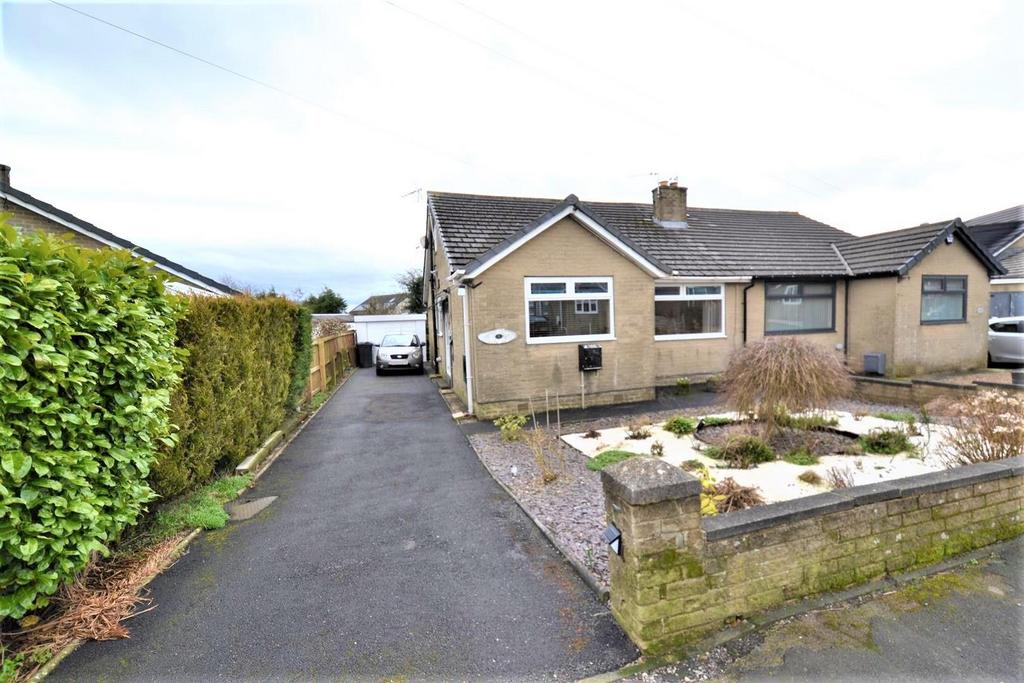 Foxhill Grove, Queensbury, Bradford 2 bed semidetached bungalow for