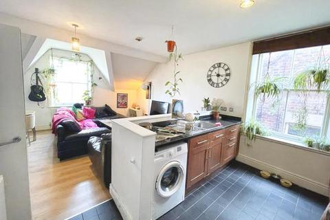 Flat 5, 17 Croxteth Road, Liverpool, L8 3SE