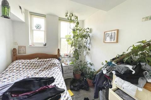 Flat 5, 17 Croxteth Road, Liverpool, L8 3SE