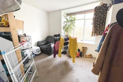 Flat 5, 17 Croxteth Road, Liverpool, L8 3SE