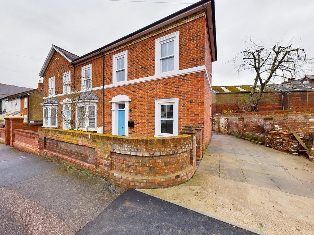 Radcliffe Road, Hitchin, SG5 3 bed semidetached house for sale £750,000