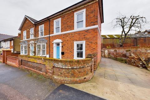 3 bedroom semi-detached house for sale - Radcliffe Road, Hitchin, SG5