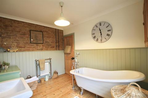 2 bedroom semi-detached house to rent - Short term holiday let, Leigh-On-Sea