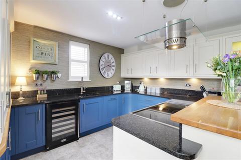 3 bedroom detached house for sale - The Green, Welton