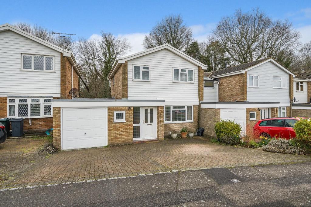 Grasmere Road, Kennington, Ashford TN24 3 bed link detached house for
