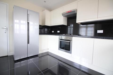 1 bedroom in a house share to rent - Riverview Gardens, Twickenham