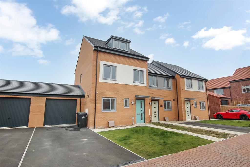 Drive, Darlington 3 bed semidetached house for sale £195,000