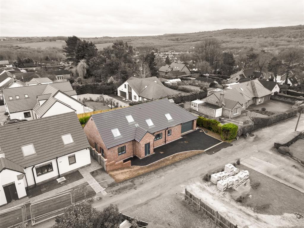 Central Drive, Wingerworth, Chesterfield, S42 6QJ 4 bed detached