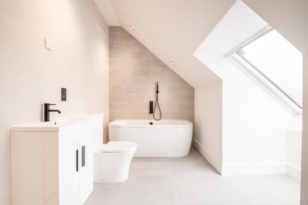 Family bathroom.jpg
