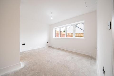 1 Central Drive, Wingerworth, Chesterfield, S42 6QJ