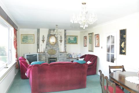 3 bedroom bungalow for sale - Llantwit Road, wick    , Wick, CF71