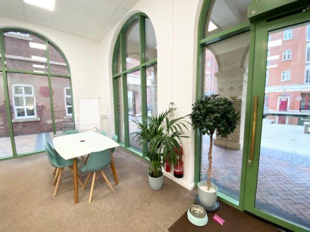 Office To Let Located In Dickens... Office £917 pcm (£212 pw)