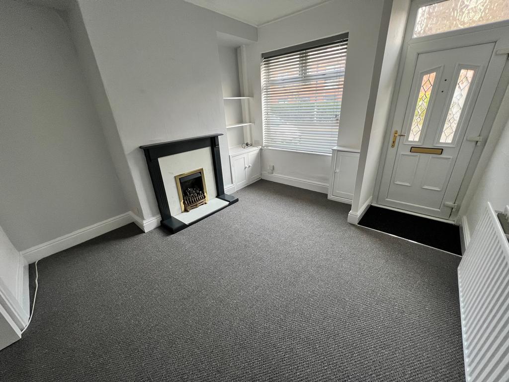 Dane Road, Sale M33 2 bed terraced house £1,050 pcm (£242 pw)