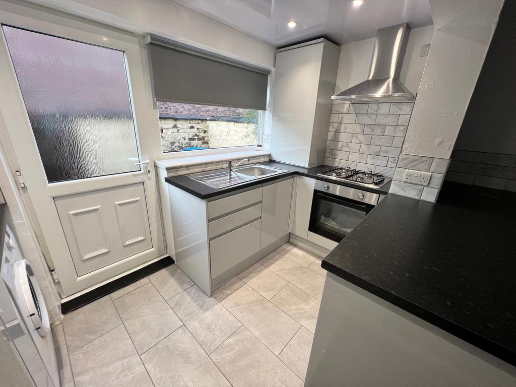 Dane Road, Sale M33 2 bed terraced house £1,050 pcm (£242 pw)