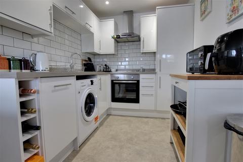 Flat 1, 98 Bedhampton Road, Bedhampton, Havant, PO9 3EZ