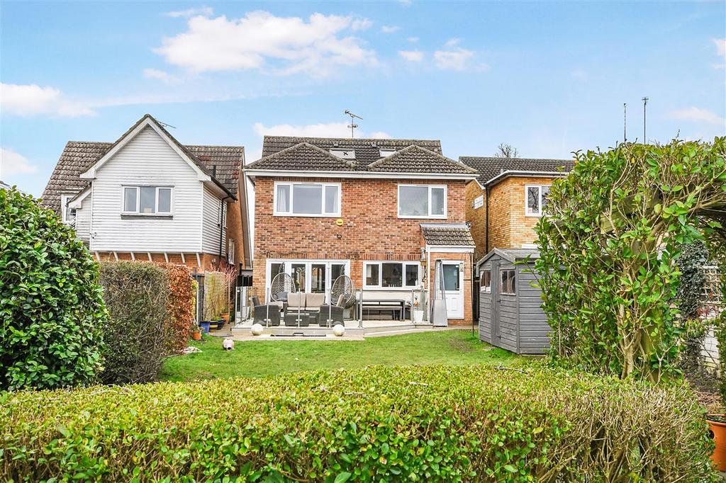 Plovers Mead, Wyatts Green, Brentwood 4 bed detached house £730,000
