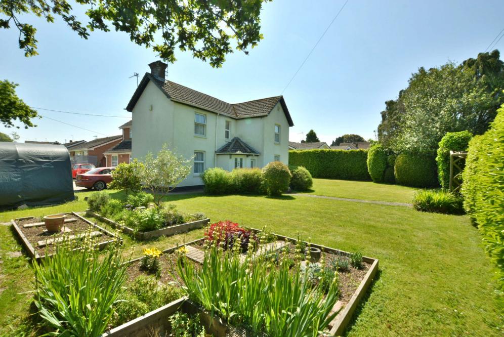 Wareham Road, Corfe Mullen, Dorset, BH21 3JX 4 bed detached house for