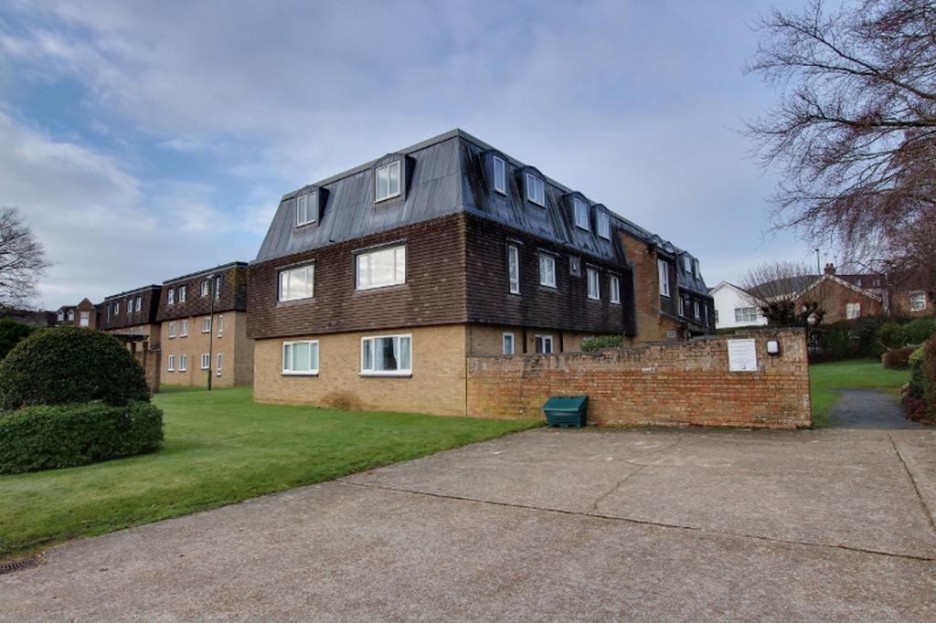 Iona Way, Troon Court Iona Way, RH16 2 bed property for sale £220,000