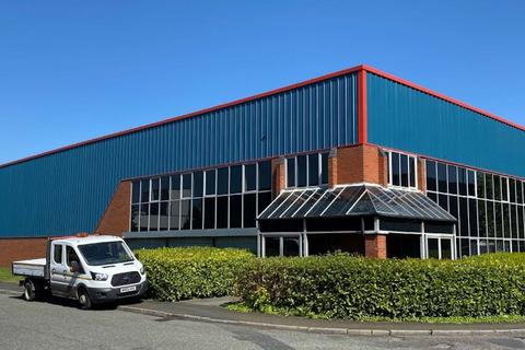 Industrial unit to rent, Fourways Trading Estate, Manchester M17