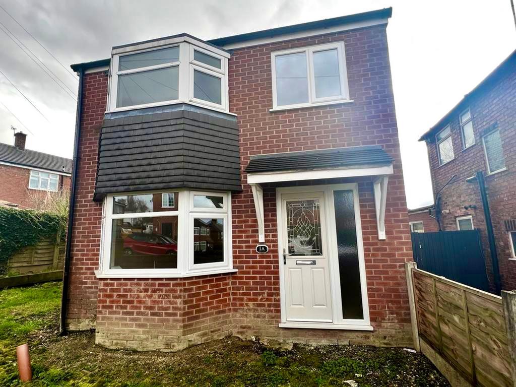 Fernlea Crescent, Swinton, M27 3 bed detached house for sale £280,000