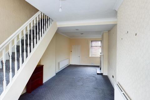 2 bedroom terraced house to rent, Victoria Road, ST1