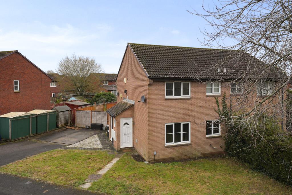 The Moors, Thatcham, RG19 1 bed end of terrace house for sale £190,000