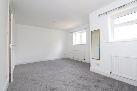 2 bedroom flat to rent, Football, Yeadon, Leeds, West Yorkshire, UK, LS19