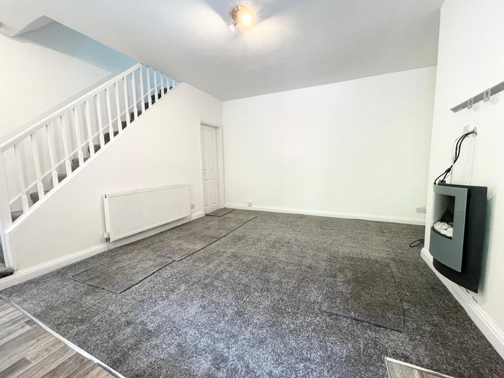Lowergate, Huddersfield, UK, HD3 2 bed house £575 pcm (£133 pw)