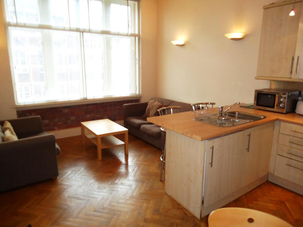 Eastgate, Leeds, West Yorkshire, UK, LS2 1 bed flat £775 pcm (£179 pw)