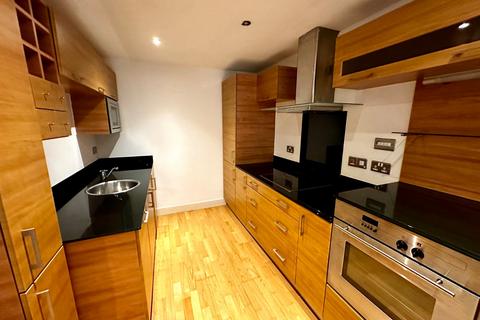 2 bedroom flat to rent, Mackenzie House, Leeds, UK, LS10