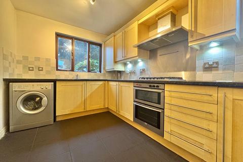 3 bedroom semi-detached house to rent, Hollin Mews, Weetwood, Leeds, LS16