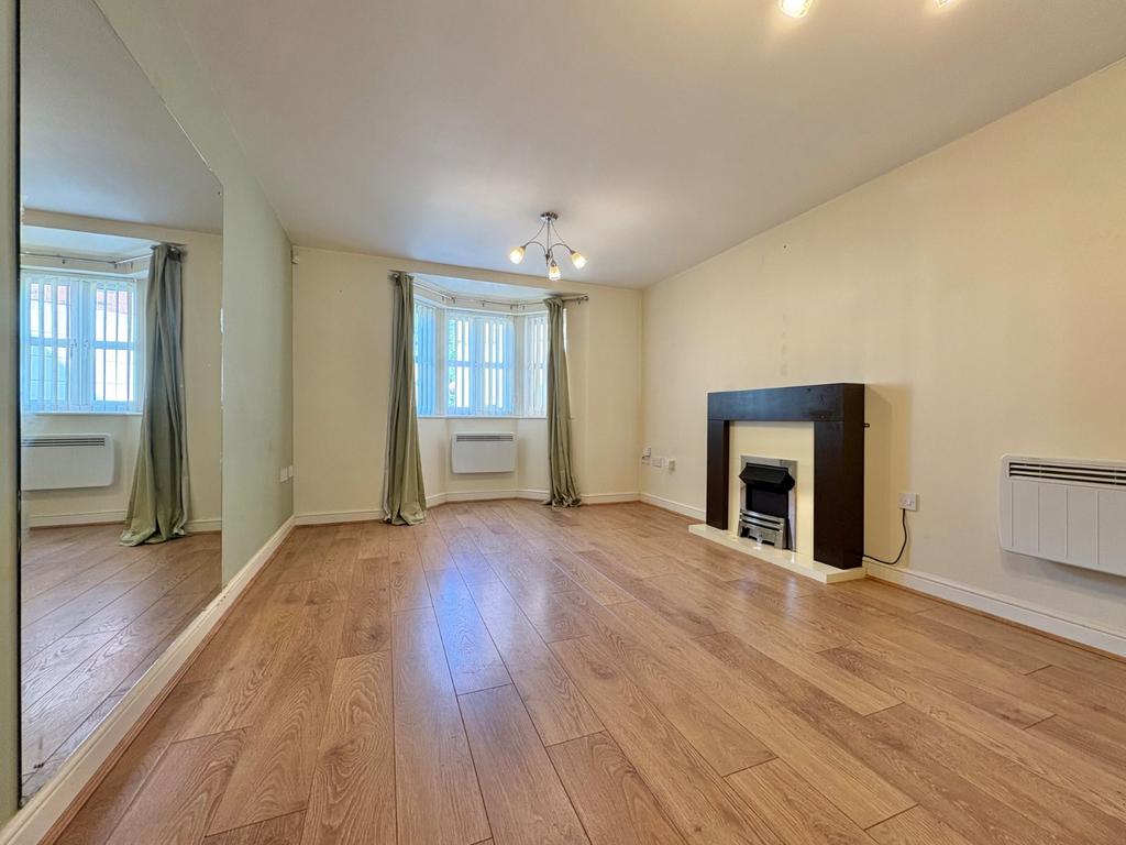 Apartment in Leeds, Far Headingley, Weetwood - View 3