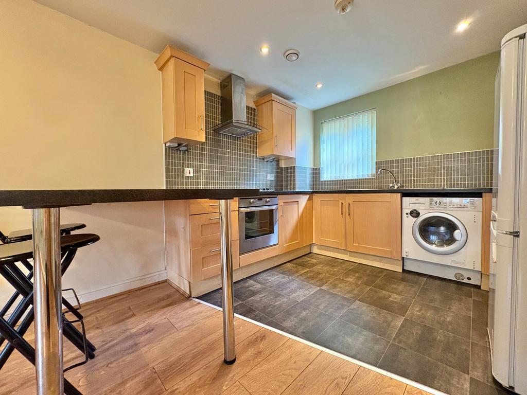 Apartment in Leeds, Far Headingley, Weetwood - View 4