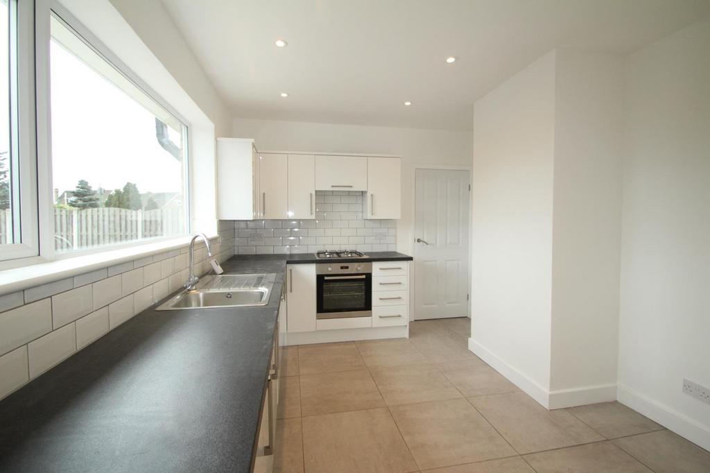 Meadlands, Appletree Village, York, YO31 3 bed bungalow £1,200 pcm (£