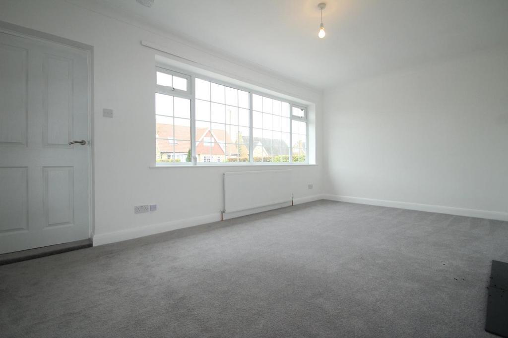 Meadlands, Appletree Village, York, YO31 3 bed bungalow £1,200 pcm (£