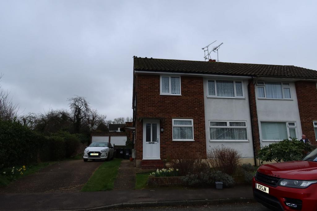 Lances Close, Meopham, Kent 2 bed apartment £1,200 pcm (£277 pw)